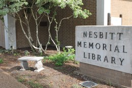 Nesbitt Memorial Library Logo